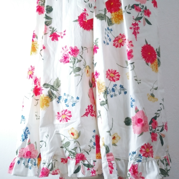 Gal Meets Glam collection
Floral jumpsuit NWT - Picture 5 of 14